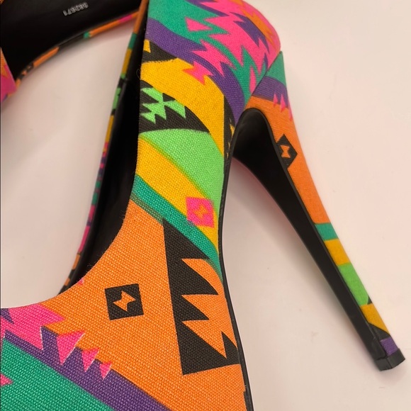 Aztec Print Platform High Heels Shoes Charlotte Russe Size 8 Colorful Canvas - Picture 12 of 15